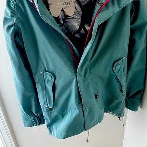 Oakley Snowboard/winter jacket. Excellent condition. Worn once.